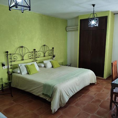 Hotel Rural La Posada De Las Cigueenas Jerez De Los Caballeros Exteriör bild