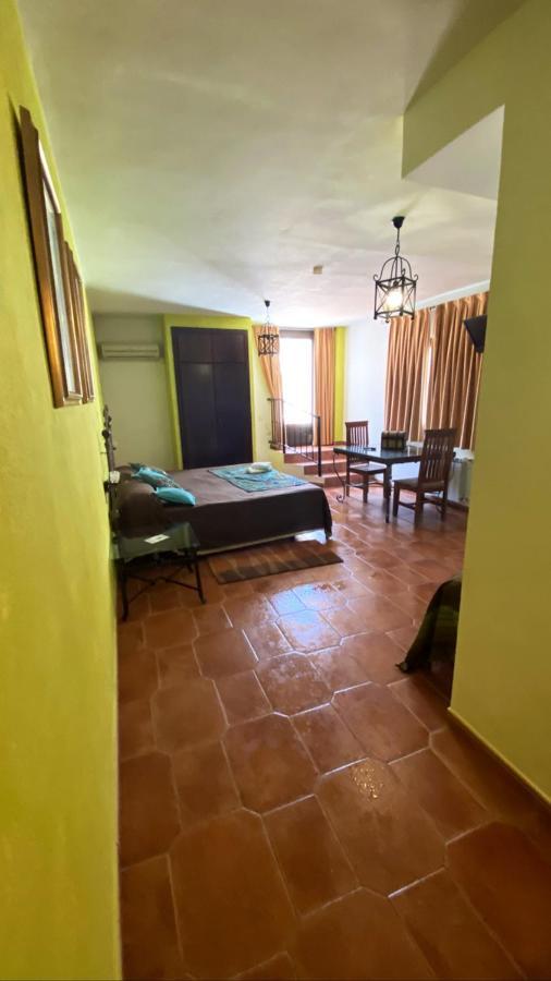 Hotel Rural La Posada De Las Cigueenas Jerez De Los Caballeros Exteriör bild