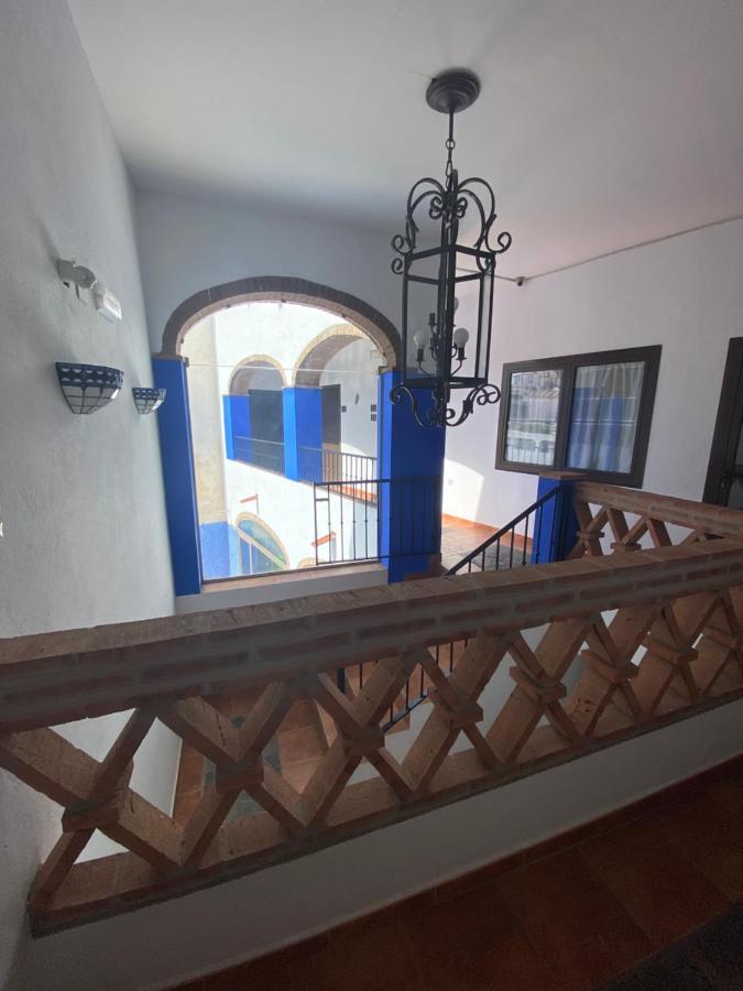 Hotel Rural La Posada De Las Cigueenas Jerez De Los Caballeros Exteriör bild