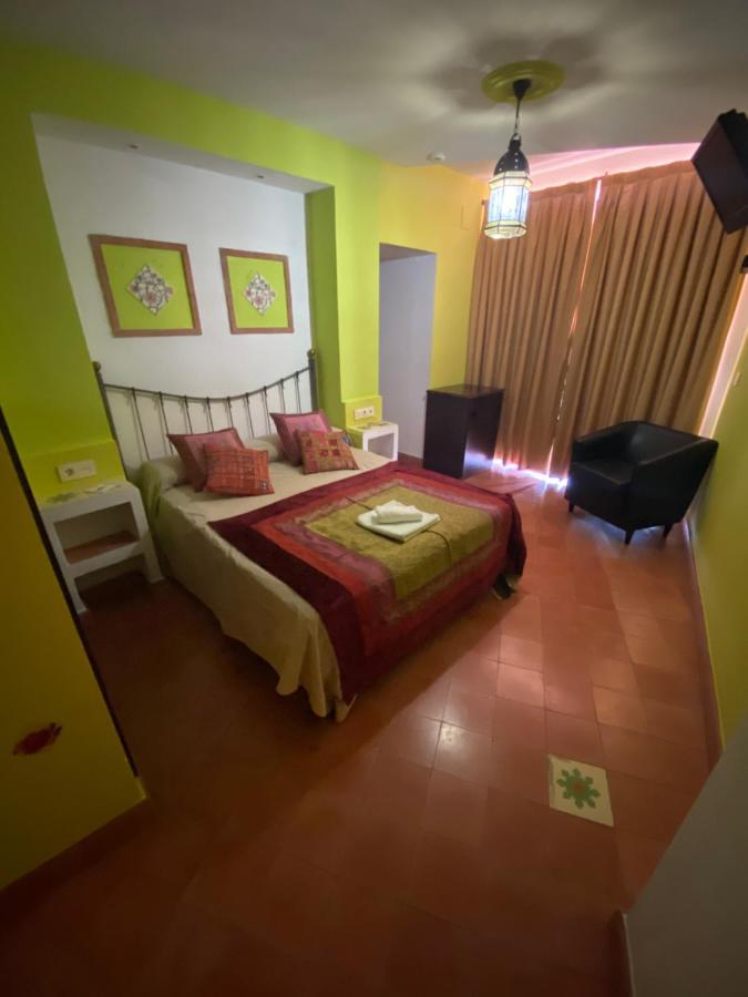 Hotel Rural La Posada De Las Cigueenas Jerez De Los Caballeros Exteriör bild