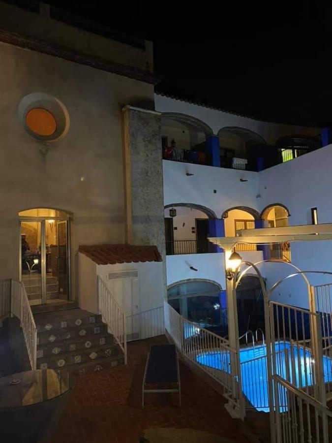 Hotel Rural La Posada De Las Cigueenas Jerez De Los Caballeros Exteriör bild