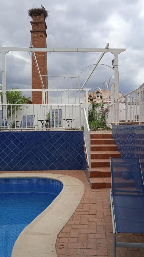 Hotel Rural La Posada De Las Cigueenas Jerez De Los Caballeros Exteriör bild