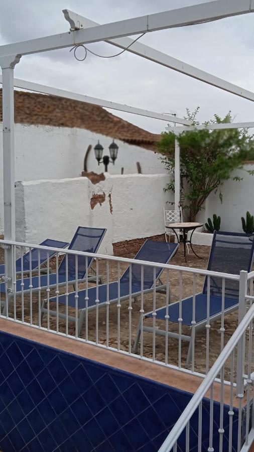 Hotel Rural La Posada De Las Cigueenas Jerez De Los Caballeros Exteriör bild