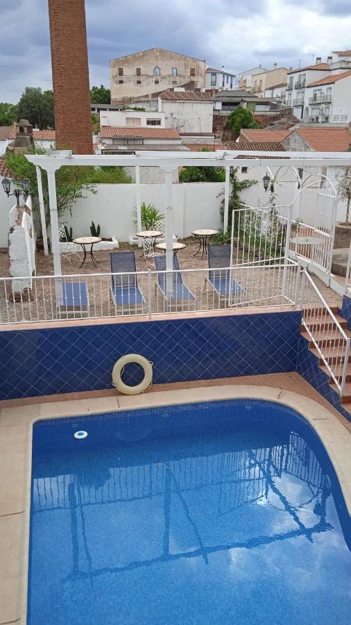 Hotel Rural La Posada De Las Cigueenas Jerez De Los Caballeros Exteriör bild