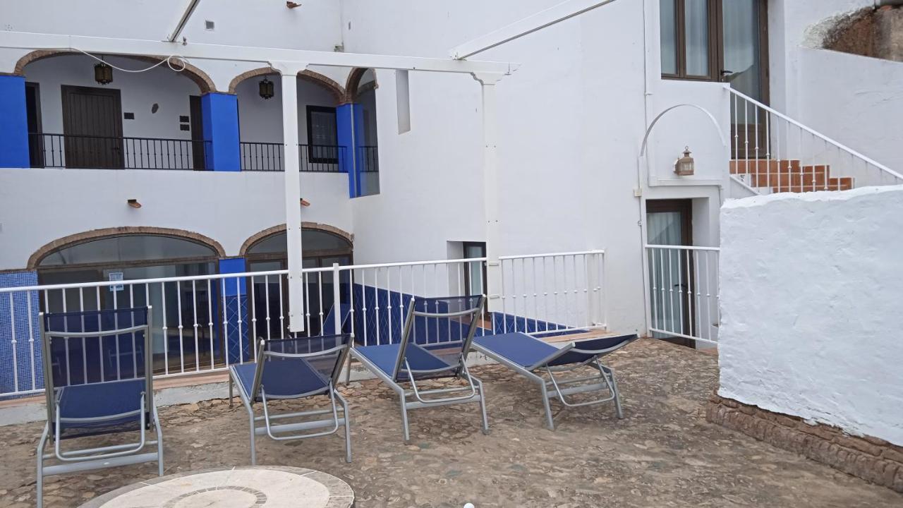Hotel Rural La Posada De Las Cigueenas Jerez De Los Caballeros Exteriör bild