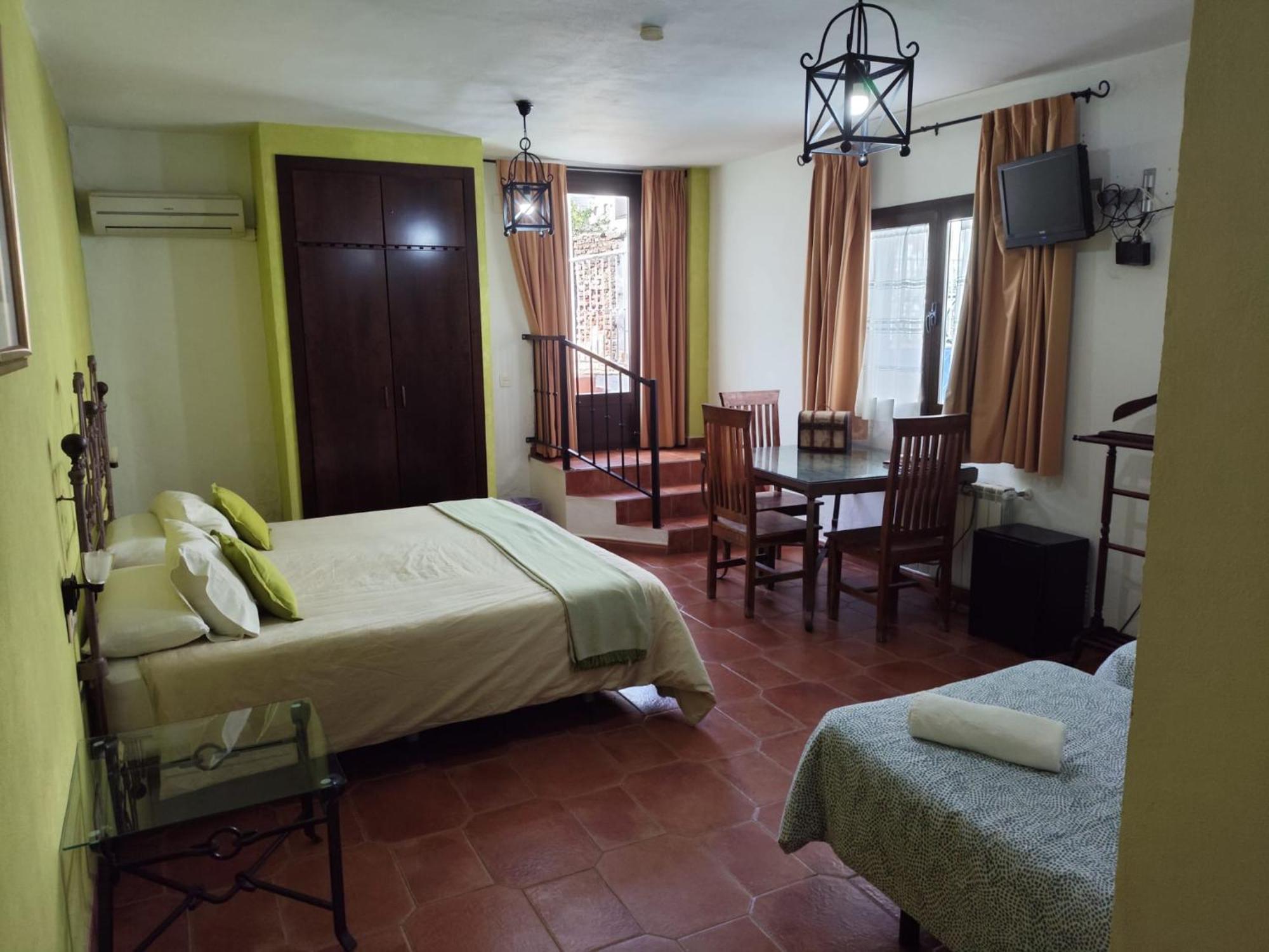Hotel Rural La Posada De Las Cigueenas Jerez De Los Caballeros Exteriör bild